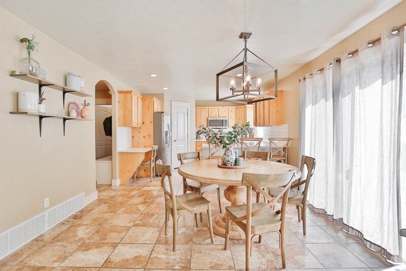 Building Photo - 2533 Cimmaron Dr