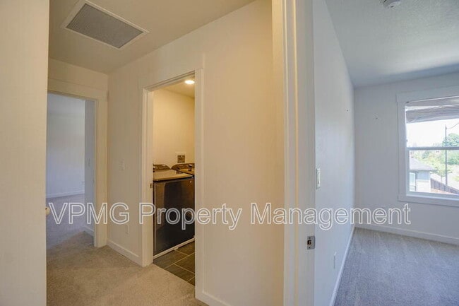 Building Photo - 935 SE 36th St
