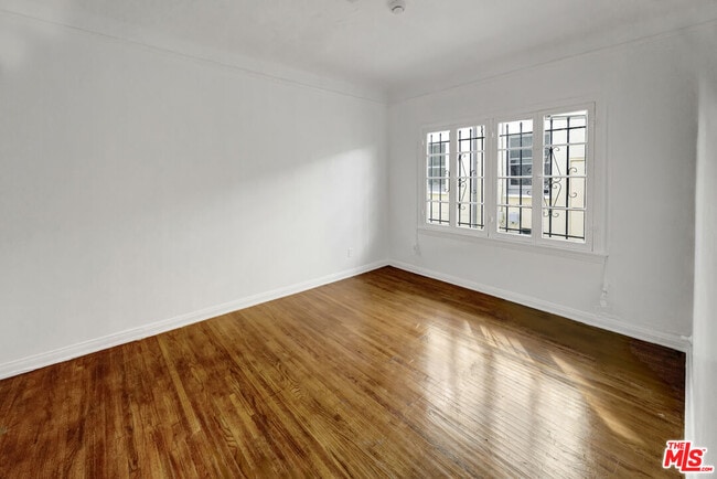 Building Photo - 351 N Sierra Bonita Ave