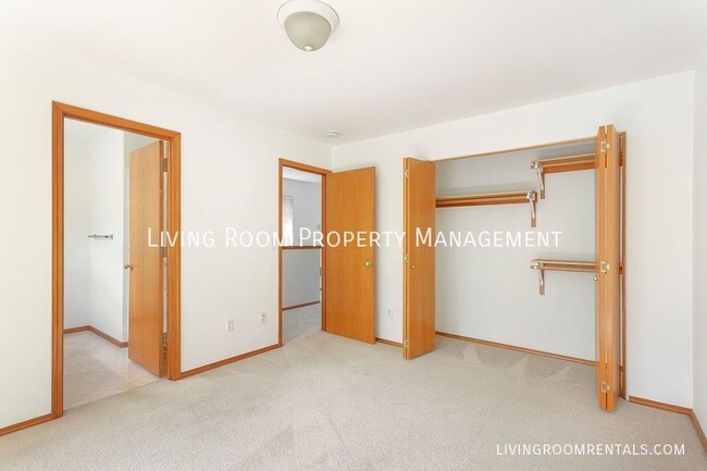 Building Photo - 3715 NE Grand Ave