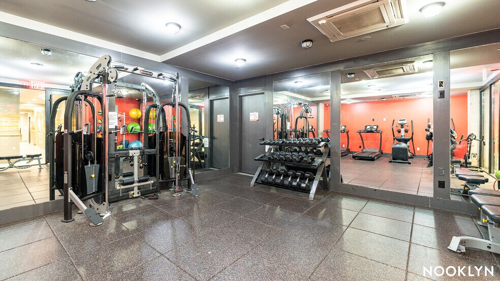 Building Photo - 824 E New York Ave