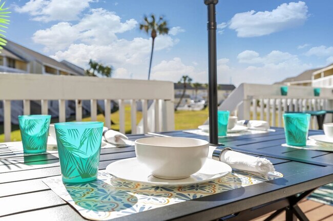 Building Photo - 775 Gulf Shore Dr