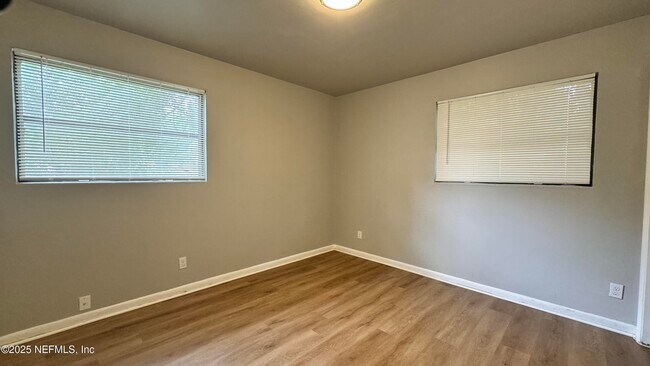 Building Photo - 804 La Marche Dr