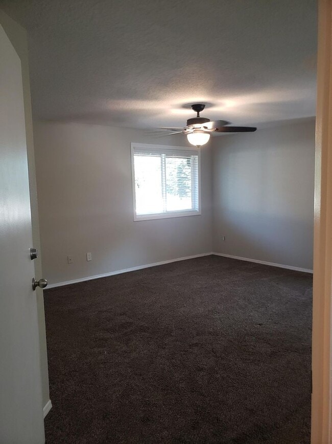 Building Photo - Beautiful Home in Quiet Cul-de-sac!