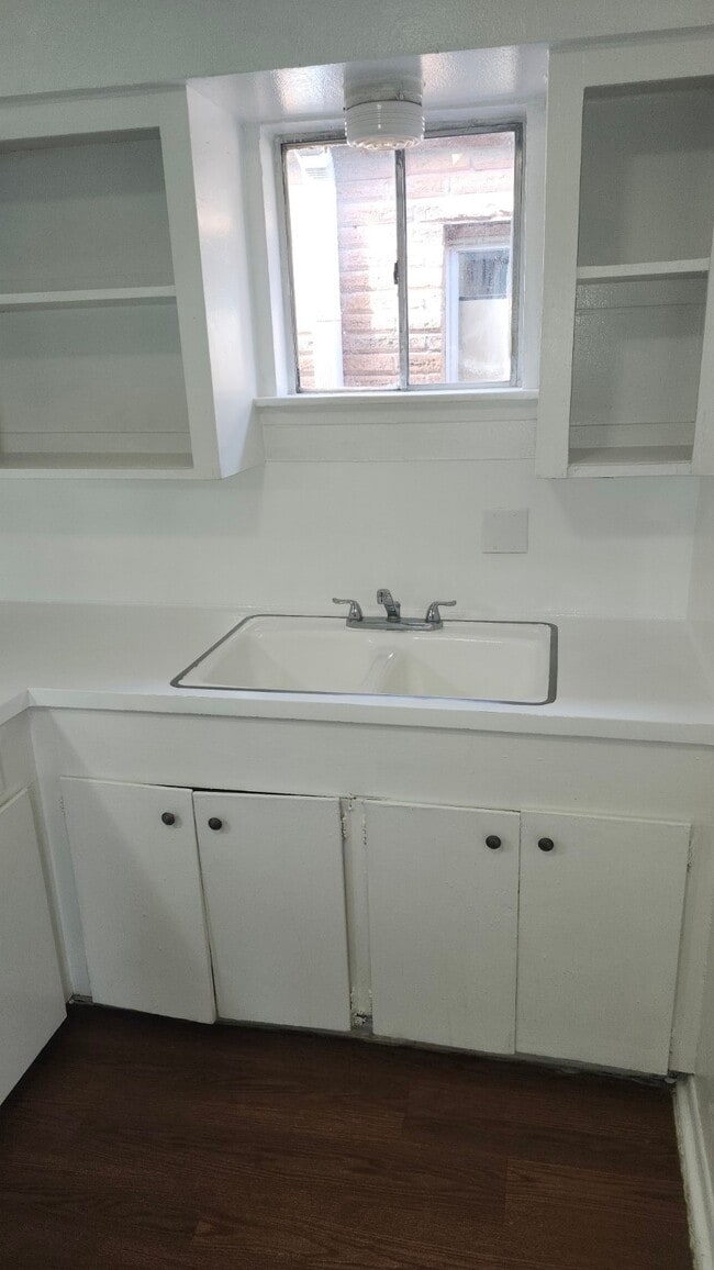 Building Photo - 105 Avondale St