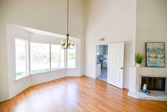 Building Photo - Charming 3 Bedroom, 2.5 Bath Home in Marbl...