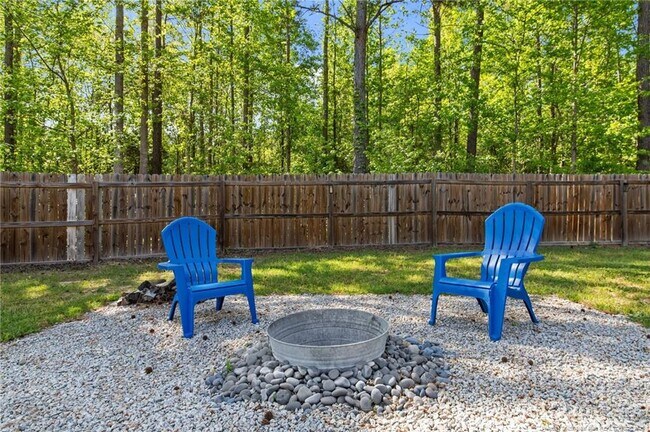 Building Photo - 789 Equestrian Way