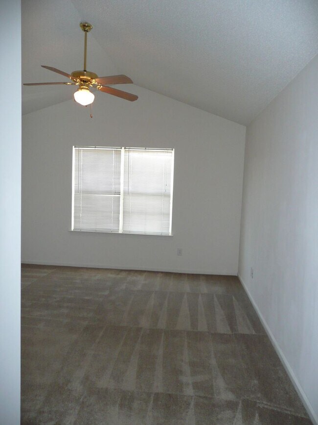 Building Photo - 141 Springwood Ln