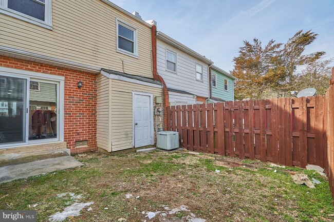 Building Photo - Charming 3-Bedroom Townhome in the Heart o...