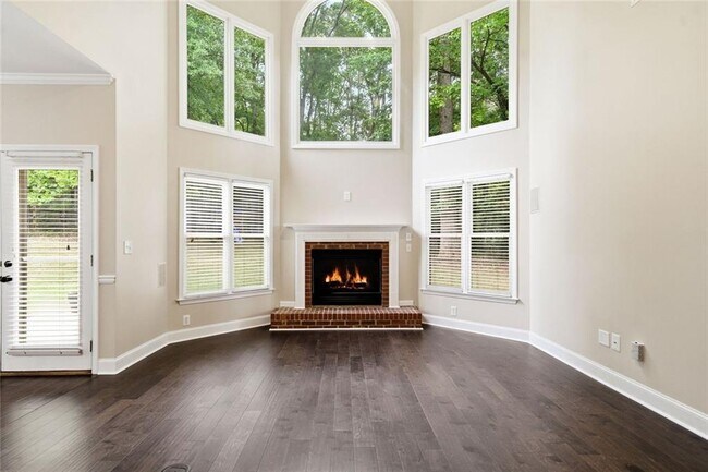 Building Photo - 2058 Woodside Park Dr