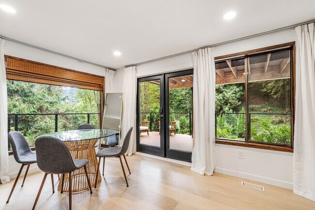 Building Photo - 4375 Fernbrook Dr