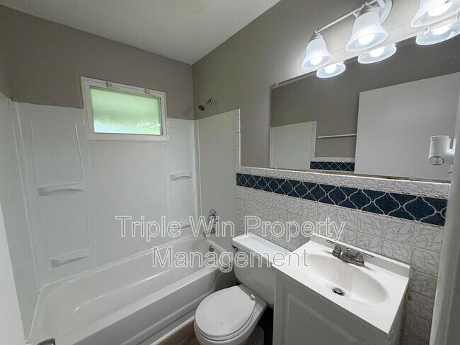 Building Photo - 1654 Mowbry Ln