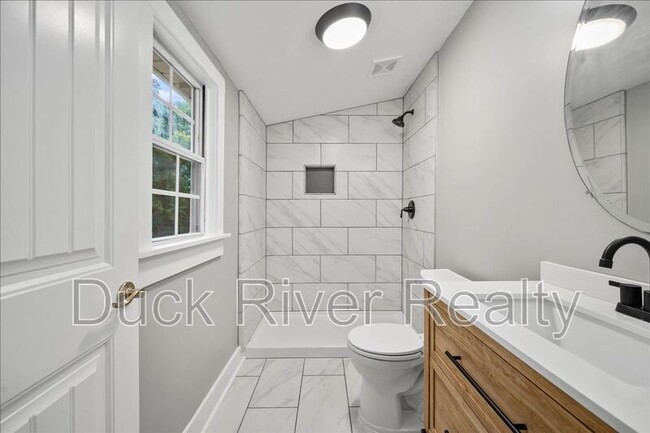 Building Photo - 509 Hardwick Ave