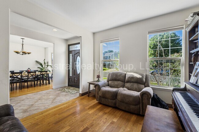 Building Photo - 2157 Maples Pl
