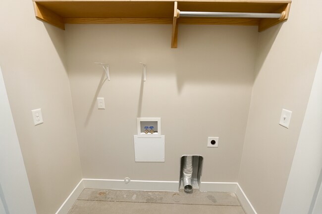 Building Photo - 8182/84 E 34th Ct S