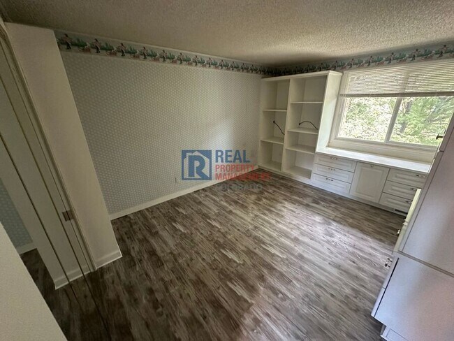 Building Photo - 2840 S Kenton Ct