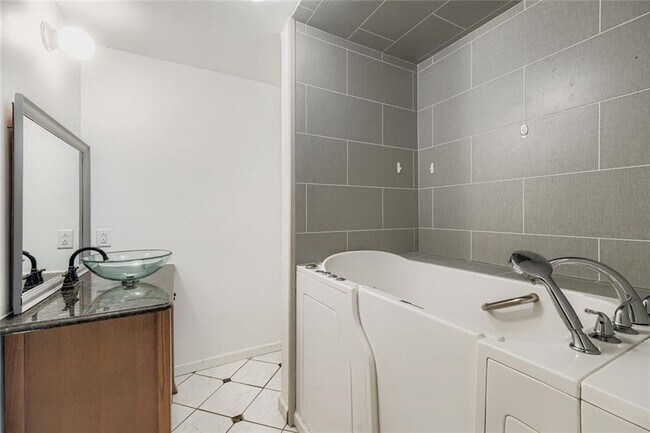 Building Photo - 700 Kirkly Way