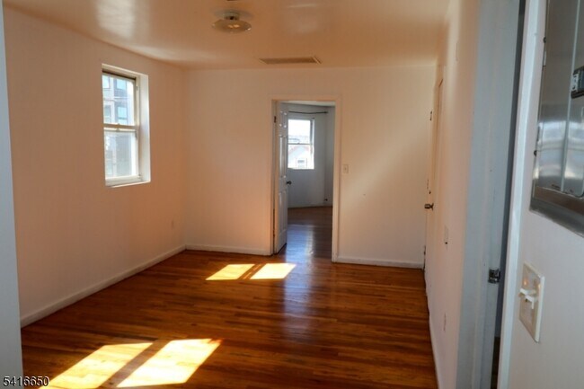 Building Photo - 524 Mulberry St