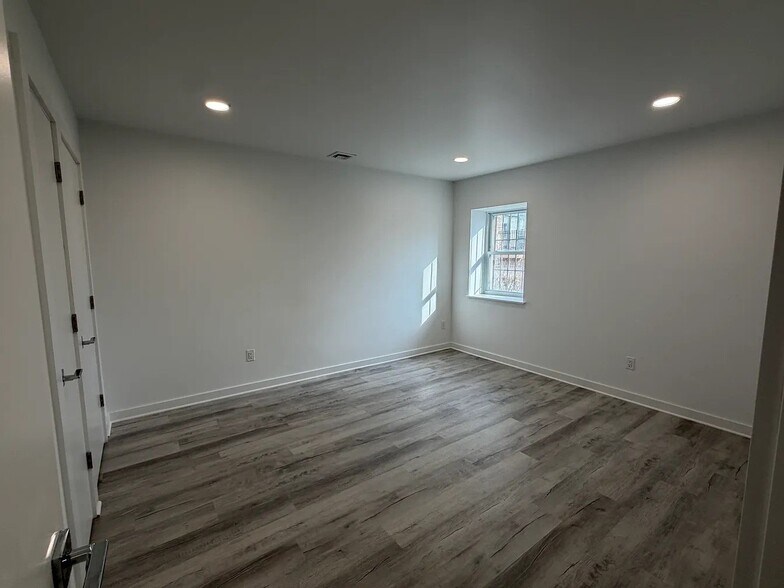 Building Photo - 79 Forest St