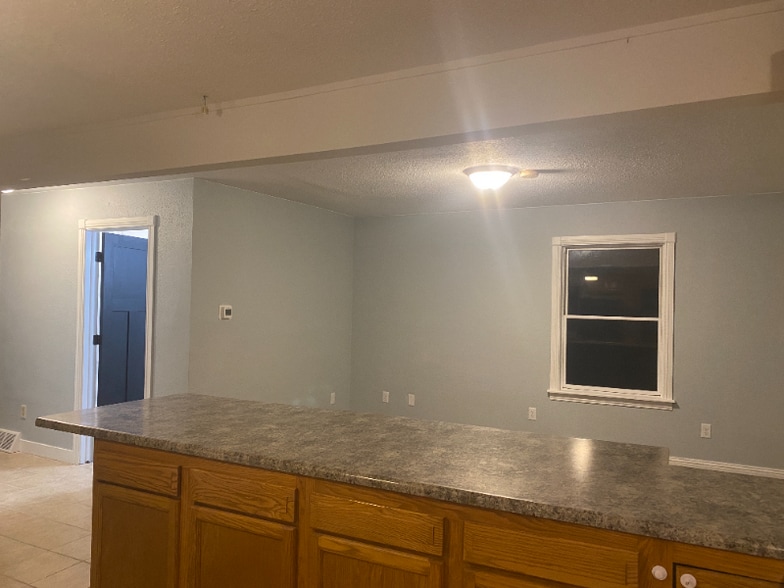 Building Photo - 211 N Forest St