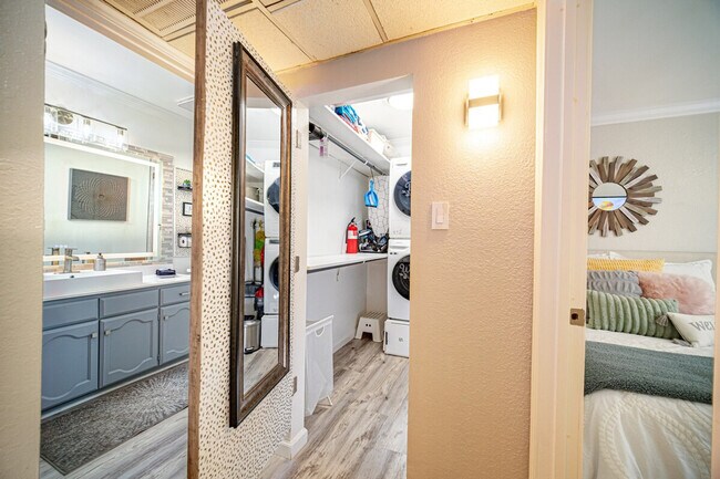 Building Photo - 910 Duncan Ln