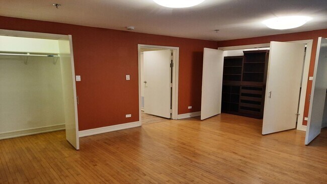 Building Photo - Elevate Your Lifestyle, Stunning 3-Bedroom Loft in Evanston