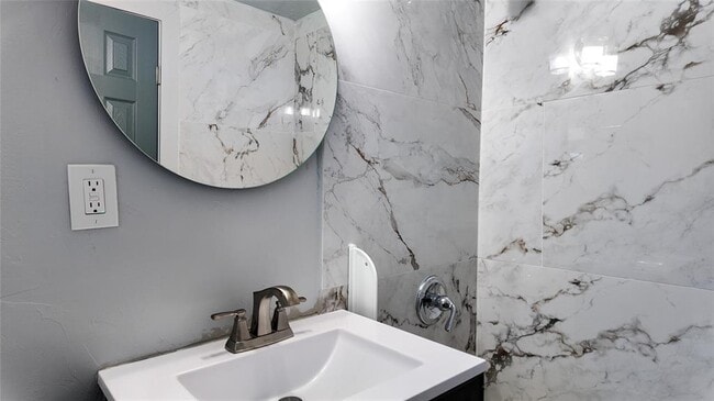 Building Photo - 5717 S Francis Ave