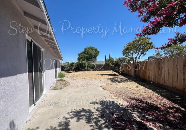 Building Photo - Beautifully Updated 4-Bedroom Home on Half...