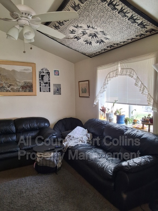 Building Photo - 3219 Laredo Ln