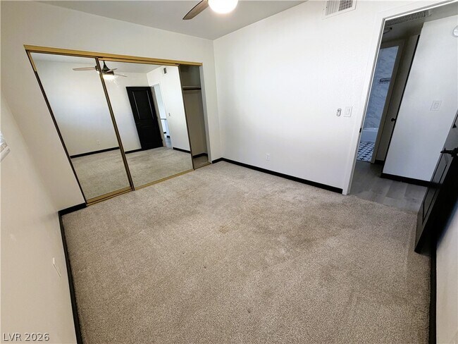 Building Photo - 328 N Linn Ln