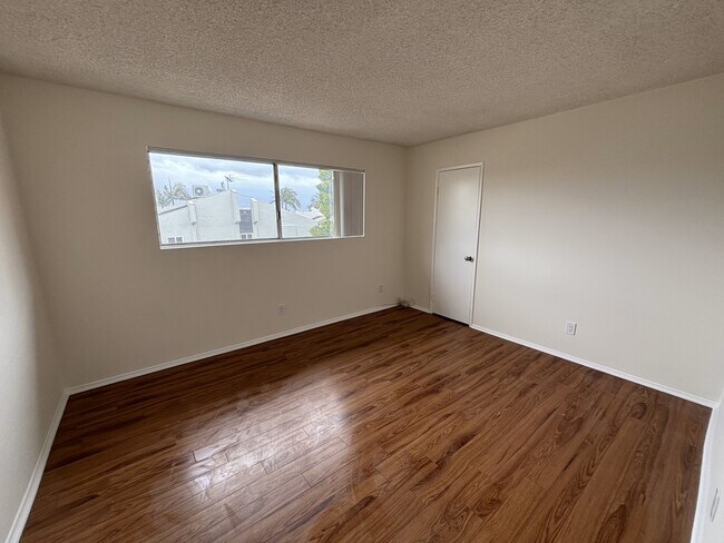 Building Photo - 2105 Grant Ave