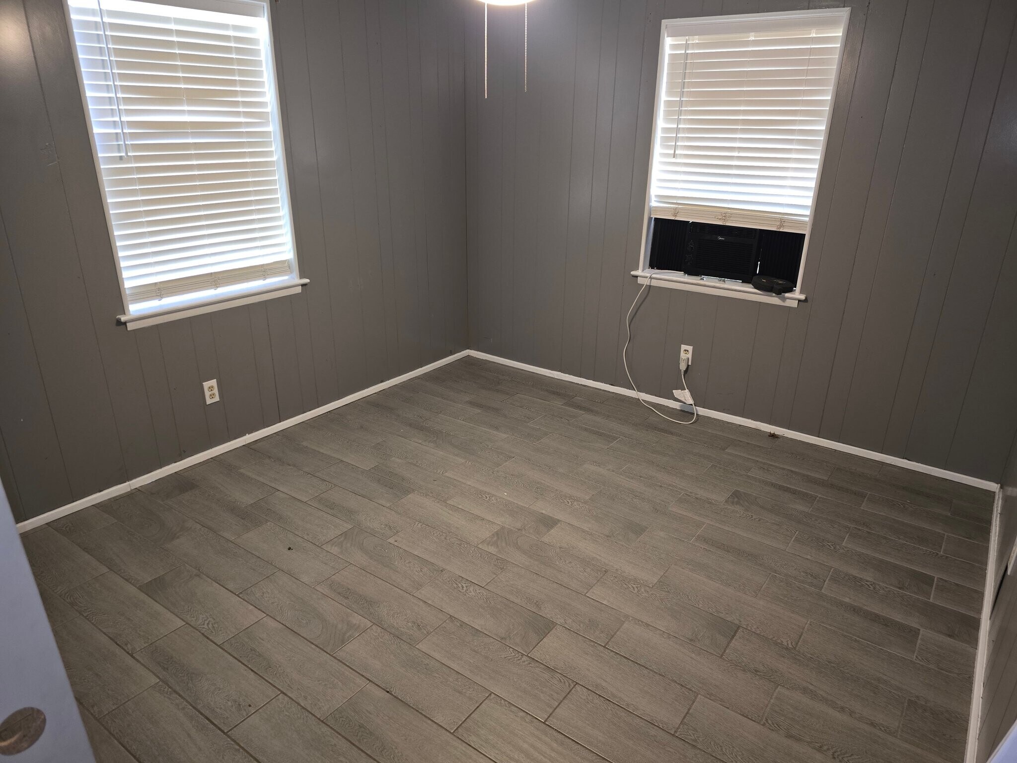 Building Photo - 1275 Smith Dr