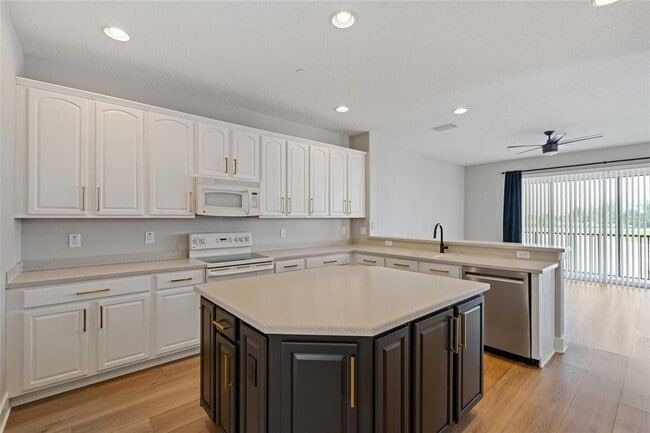 Building Photo - 1129 Venetian Harbor Dr NE
