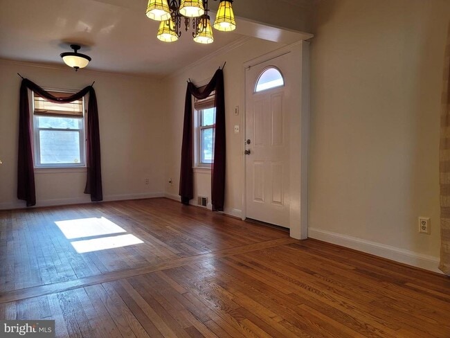 Building Photo - 1015 Veirs Mill Rd