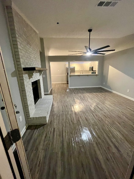 Building Photo - 6233 Cross Tie Ct