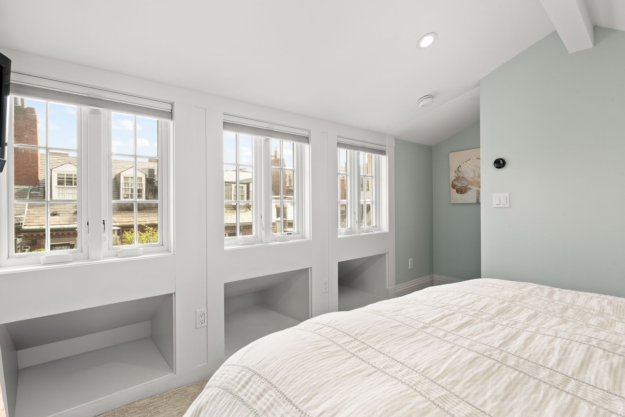 Building Photo - 7 Acorn St