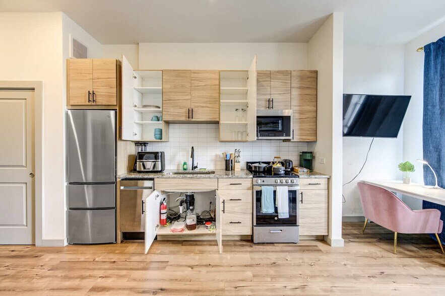Building Photo - 1111 Shepherd Dr