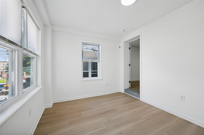 Primary Photo - 318 Berkley St