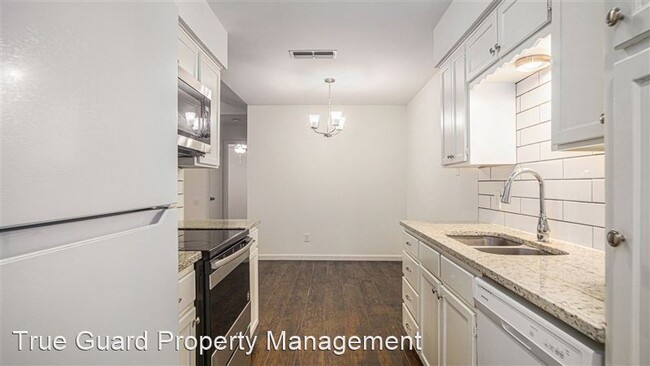 Building Photo - 2107 Mistletoe Ave
