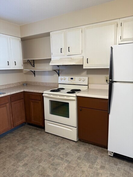 Building Photo - 1812 E 6th St