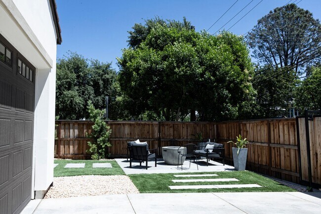 Building Photo - 3 bedroom | 2.5 bathroom | Crocker Village Single Family Home