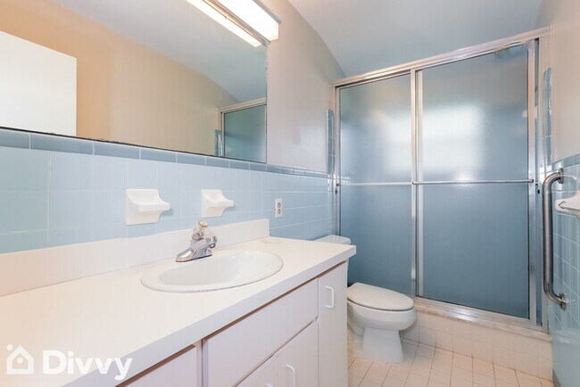 Building Photo - 1231 Greenview Dr
