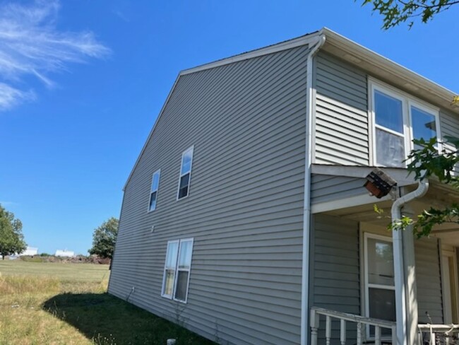 Building Photo - 5 Bed 3 Bath Home in Benjamin Crossing