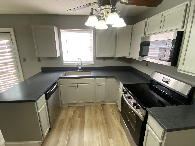 Building Photo - 143 Wiltshire Ave