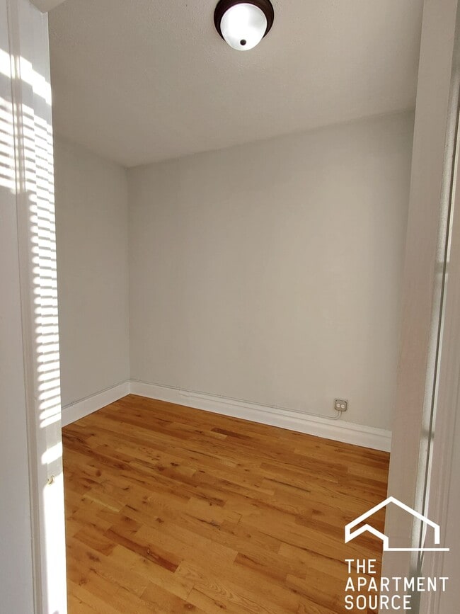 Building Photo - 2215 S Albany Ave