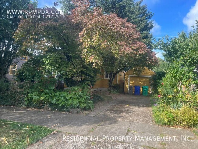 Building Photo - NE Portland Cottage with Additional Climat...
