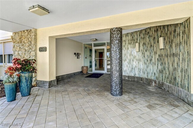 Building Photo - 3420 Gulf Shore Blvd N
