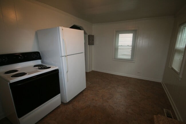 Building Photo - Gorgeous and Spacious 2 Story Duplex - 2 Blocks From Duke - Fenced Yd!