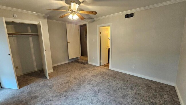 Building Photo - 4902 Westview Dr