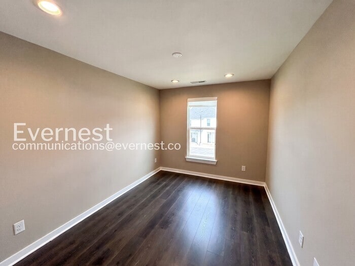 Building Photo - 207 Jeffries Wy